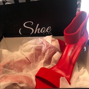 Red heels Brand new with box ( size 7)